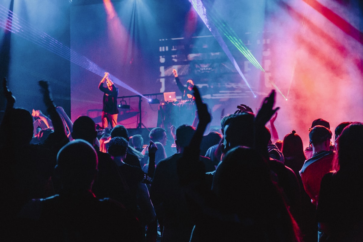 Worship night · Noche de adoración